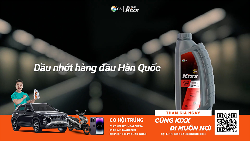 Famed Vietnamese footballer and Kixx brand ambassador Nguyen Quang Hai, promotes new quiz drawing contest in front of prizes.