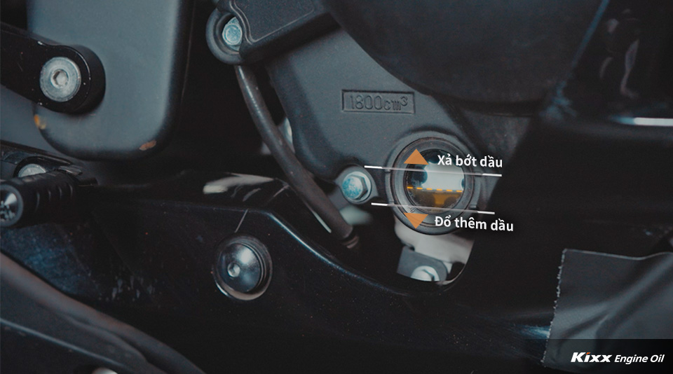 Kiểm tra lượng dầu còn lại: Mắt thăm dầu