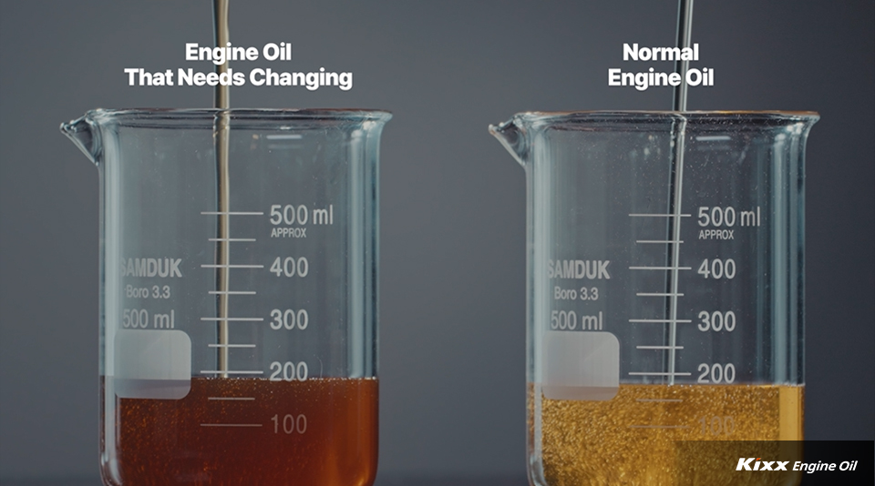 Showing the difference between engine oil that needs changing and normal engine oil