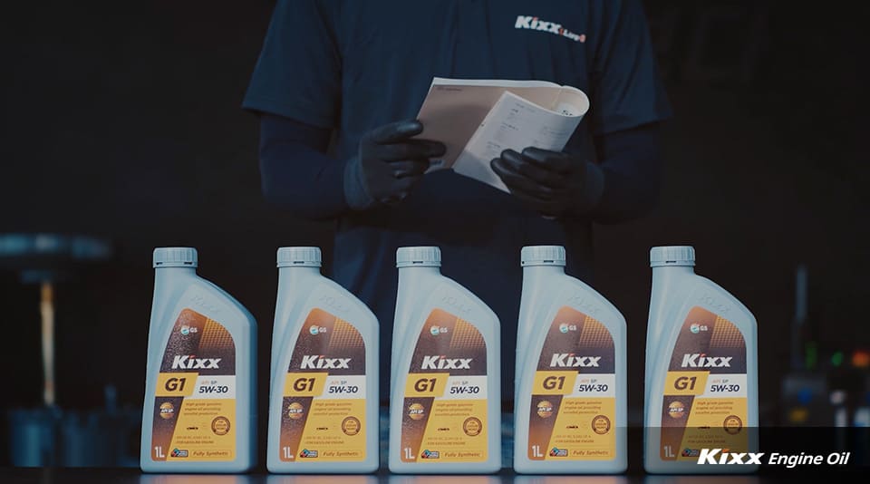 Kixx car engine oil packages in a row