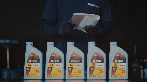 Kixx car engine oil packages in a row