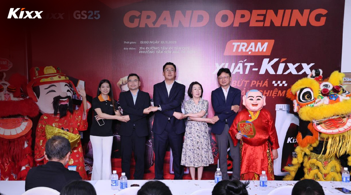 Representatives from Kixx, GS25, local authorities, and partners pose for a photo at the Kixx Station opening event. 